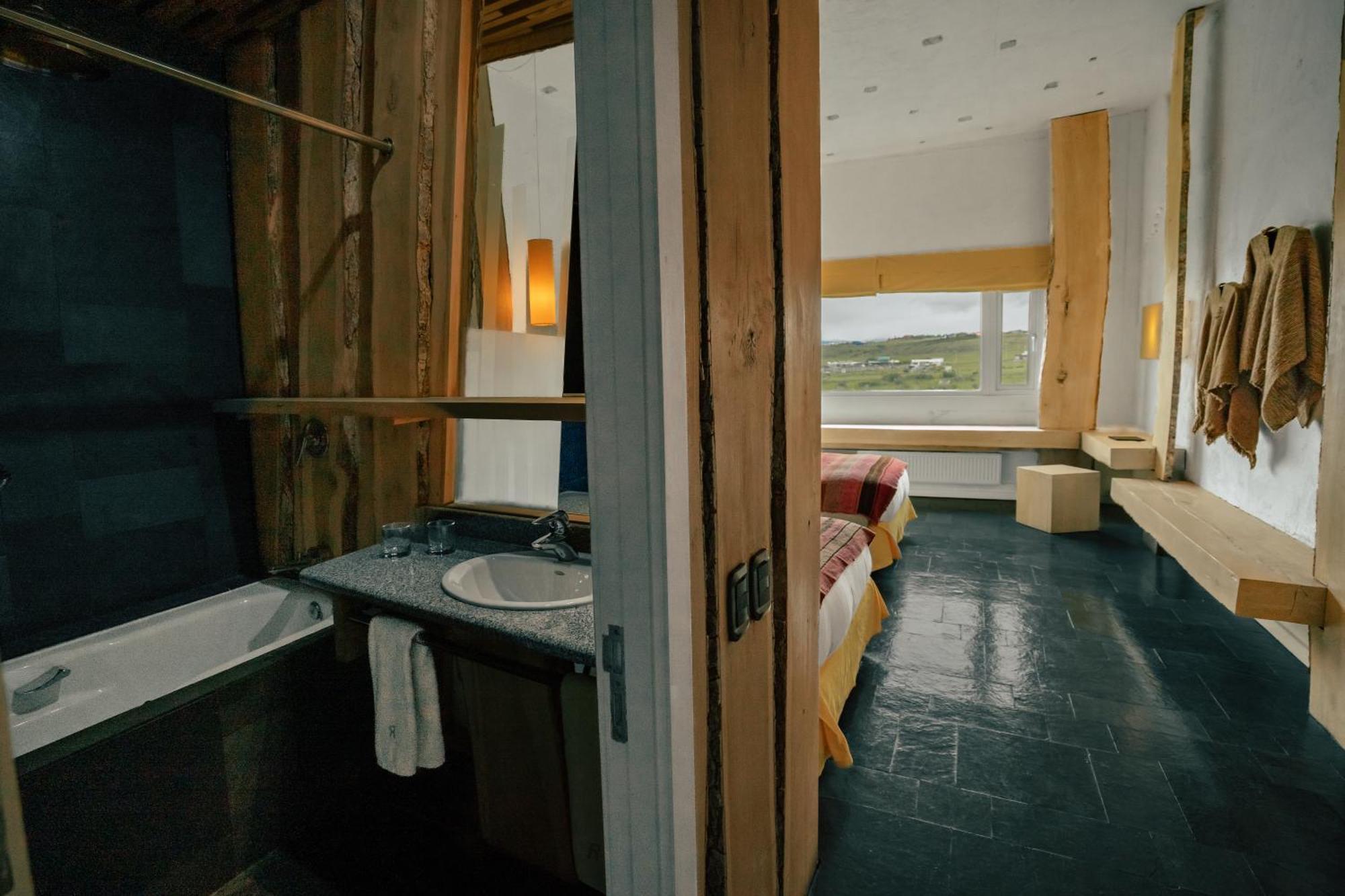 Remota Patagonia Lodge Puerto Natales Buitenkant foto
